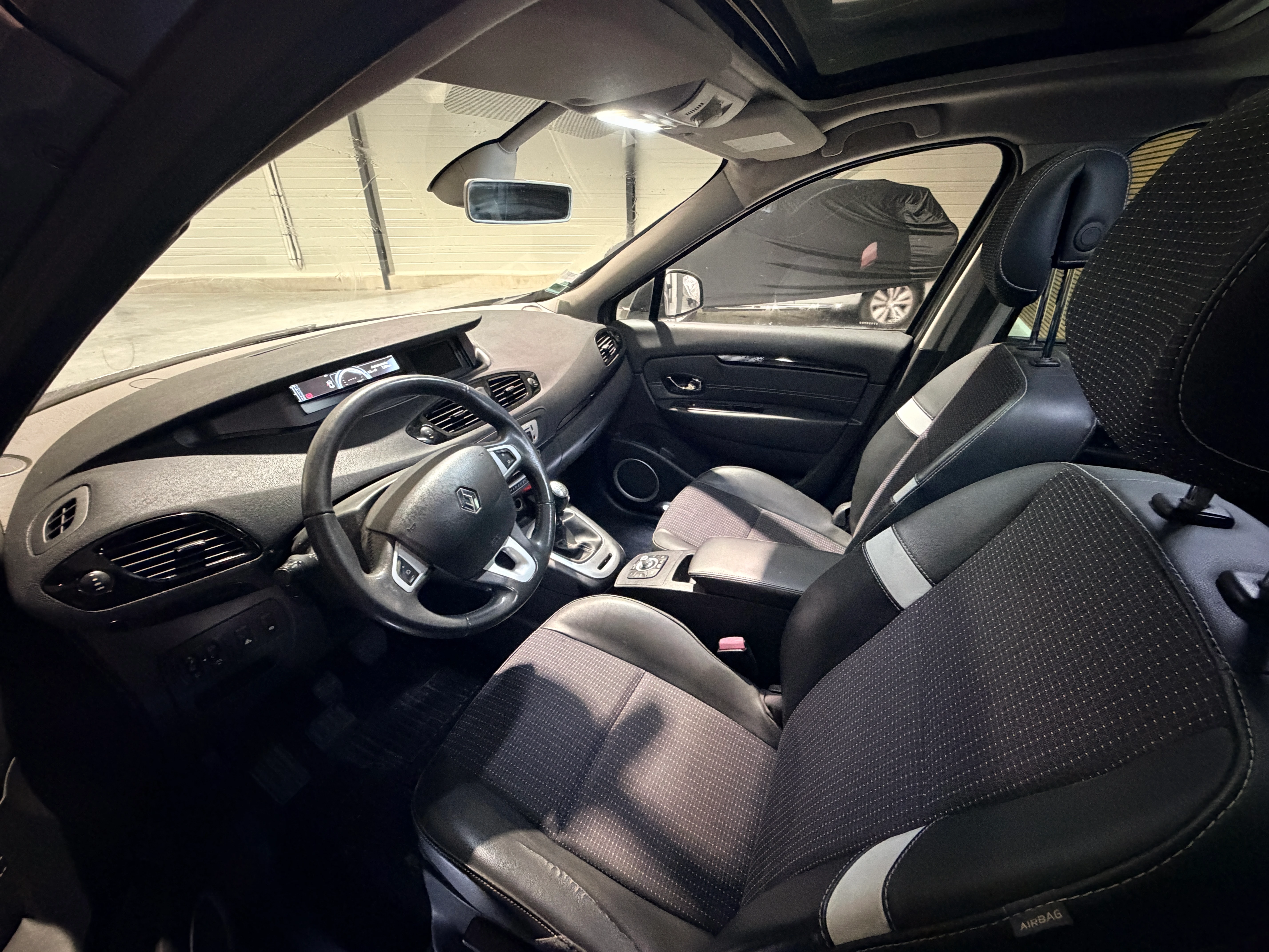 Image secondaire de Renault Scénic 2012 HDI 130 cv